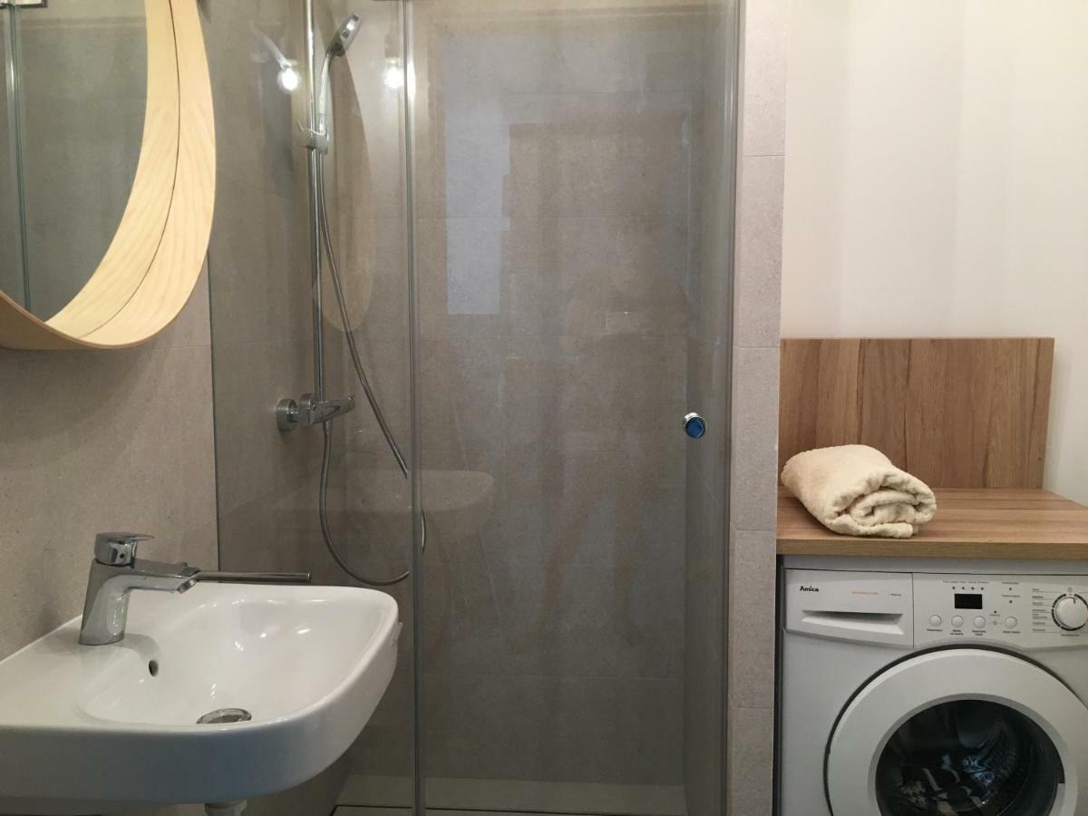 Shoq Studio Nice Apartment With Private Parking Krakow Ngoại thất bức ảnh